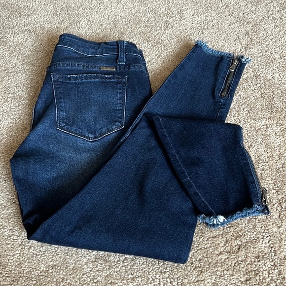 KanCan Mid-Rise Dark Wash Skinny Leg With Ankle Zipper Raw Hem Jeans Size 27 - Picture 1 of 16